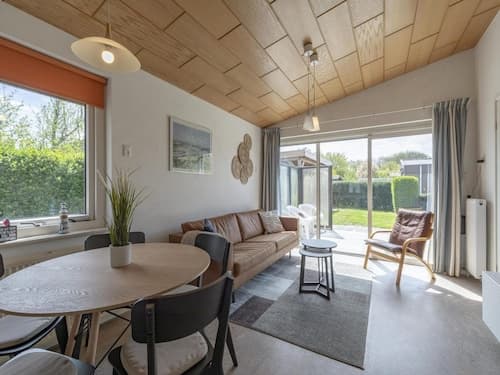 Modern Bungalow Close to the Beach