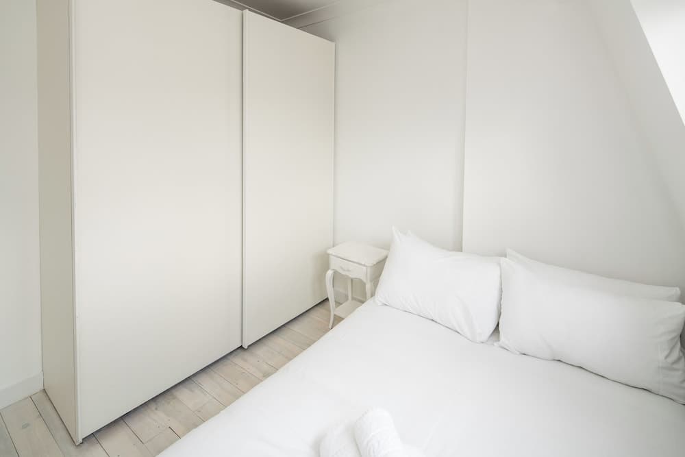 Elegant 2BD Flat near Portobello Rd with Balcony