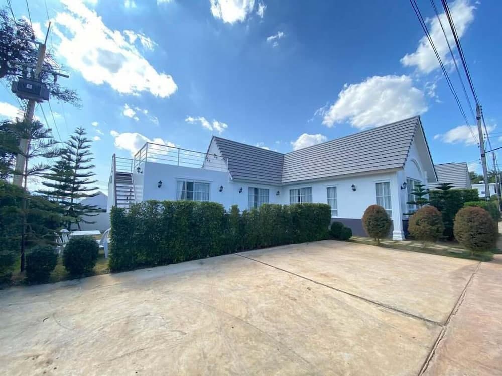 Rocky Pool Villa Khaoyai