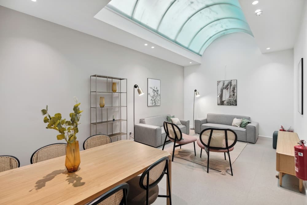 limehome Piraeus Olive