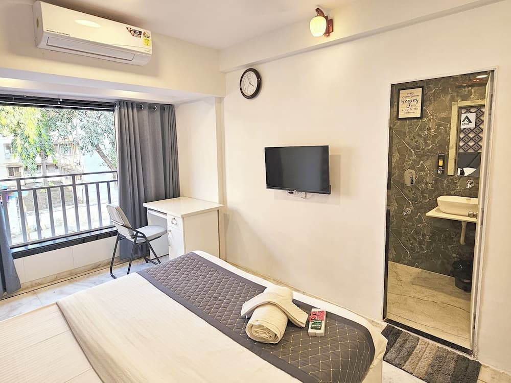 Astha Kandivali Service Apt
