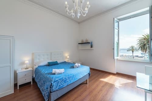 Blanco Rooms