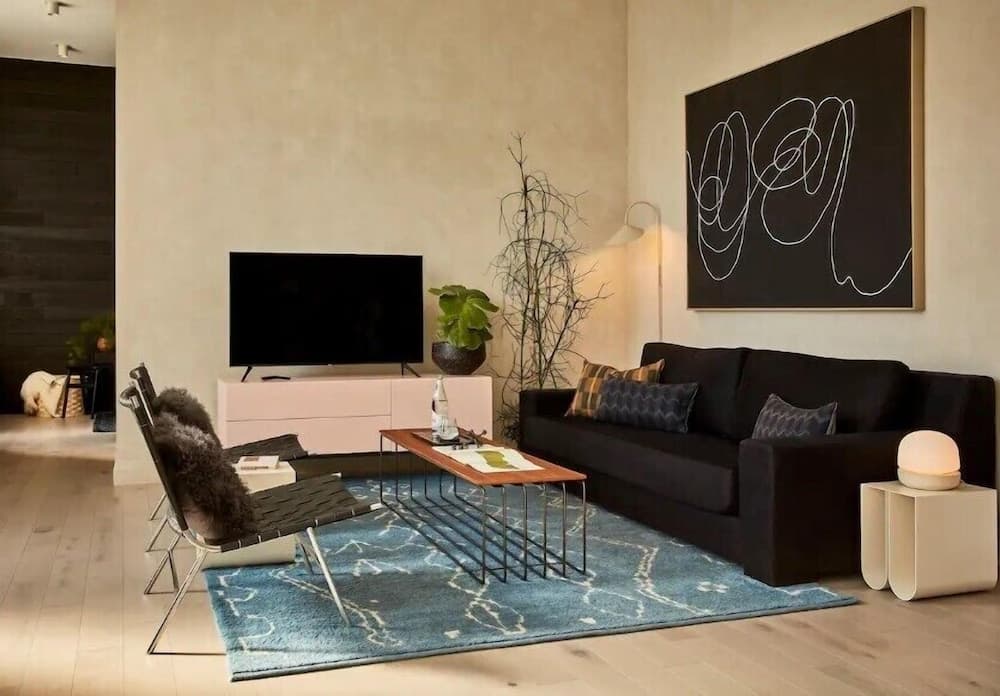 Archway Hotel & Residences