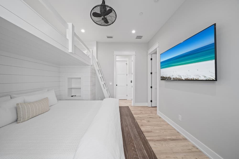 Twisted Sister 6 Bedroom Home