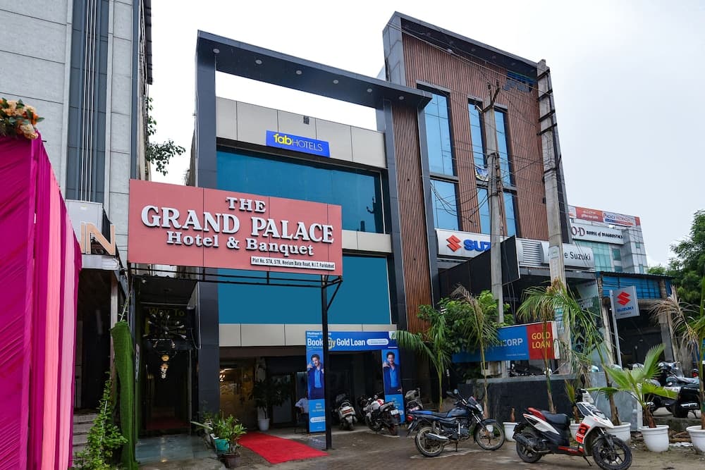 Fabhotel The Grand Palace