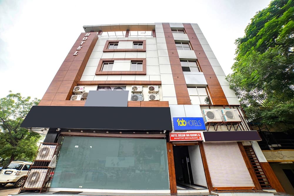 Fabhotel Dream Inn