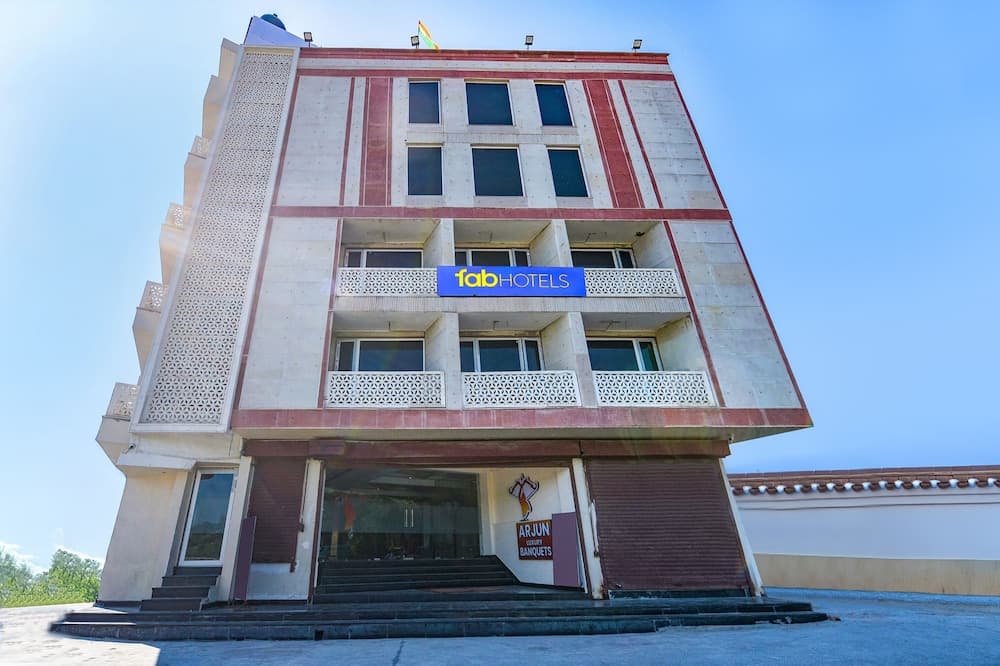 FabHotel Arjun Luxury Banquets and Rooms