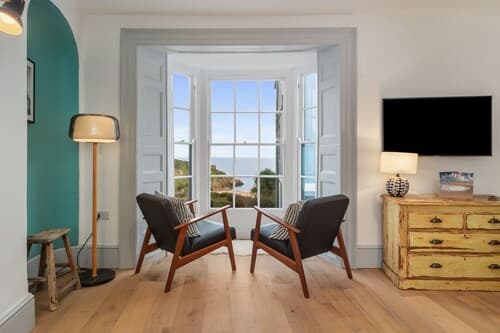 Windermere House - Sea Views Close to Harbour