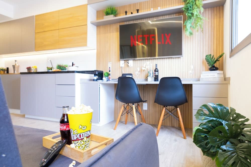 Estudio Pinheiros com piscina e academia