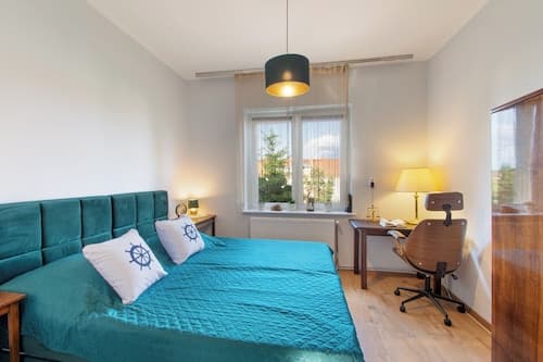 2 Bed Flat - Sleeps 8 - Parking - Wifi