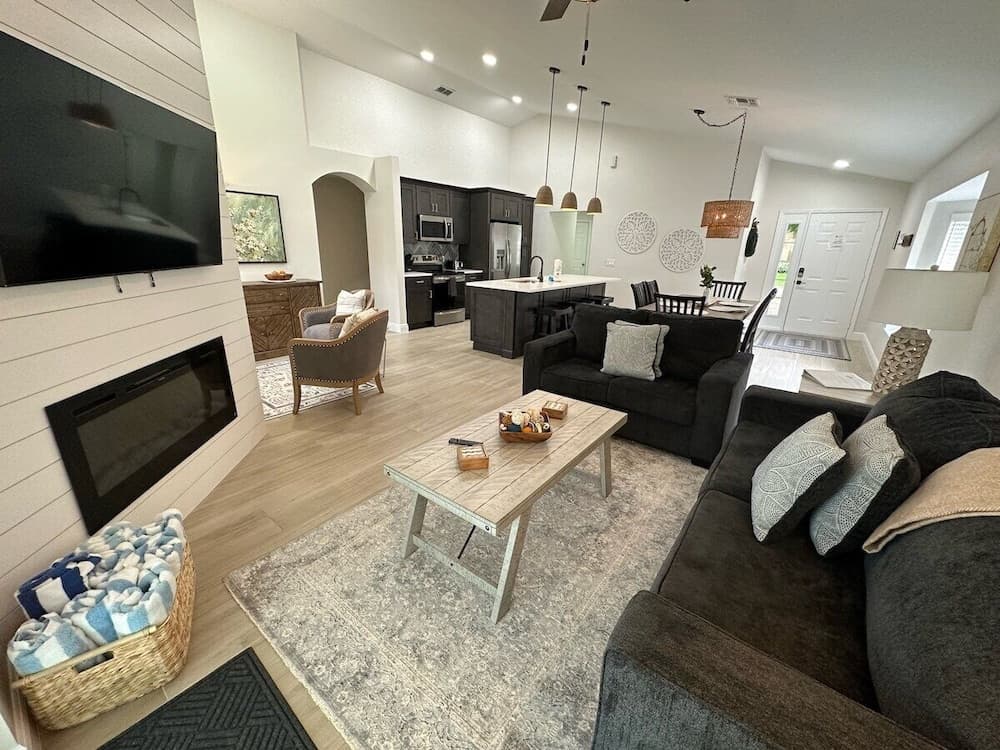 3067bal South Facing Pool & Spa - Free Pool Heat Special!!