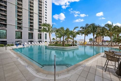 We Host at 159 Ne - Heart of Downtown Miami