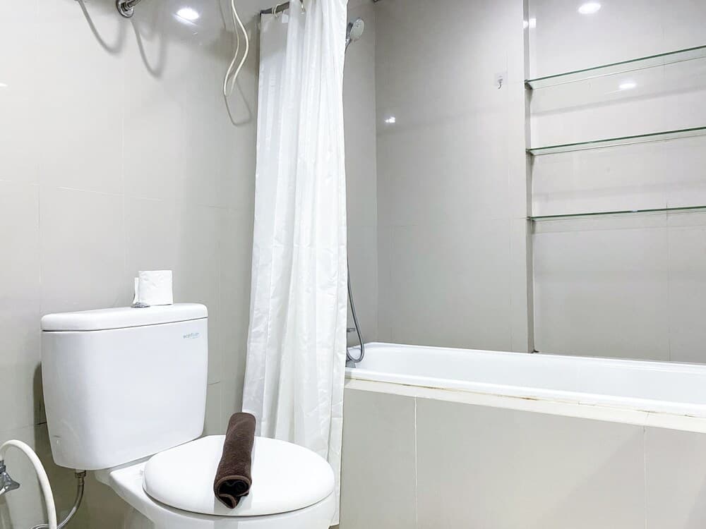 Spacious and Comfort Studio Apartment at Azalea Suites
