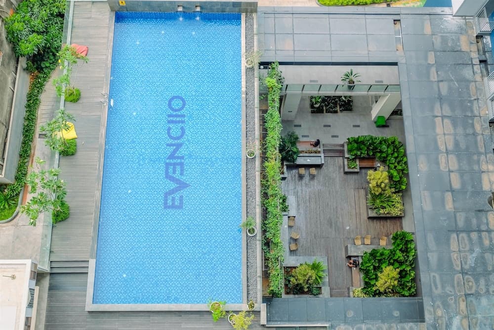 Cozy Living Studio at Evenciio Margonda Apartment