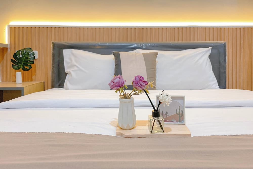 Restful and Homey Studio at Gateway Park LRT City Bekasi Apartment