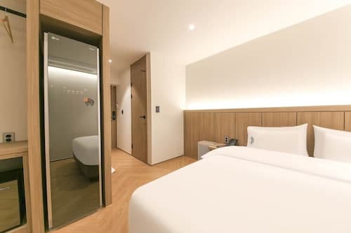 Hound Hotel Jeonju Deokjin