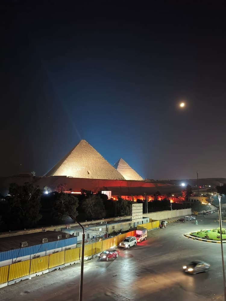 Maria Pyramids House