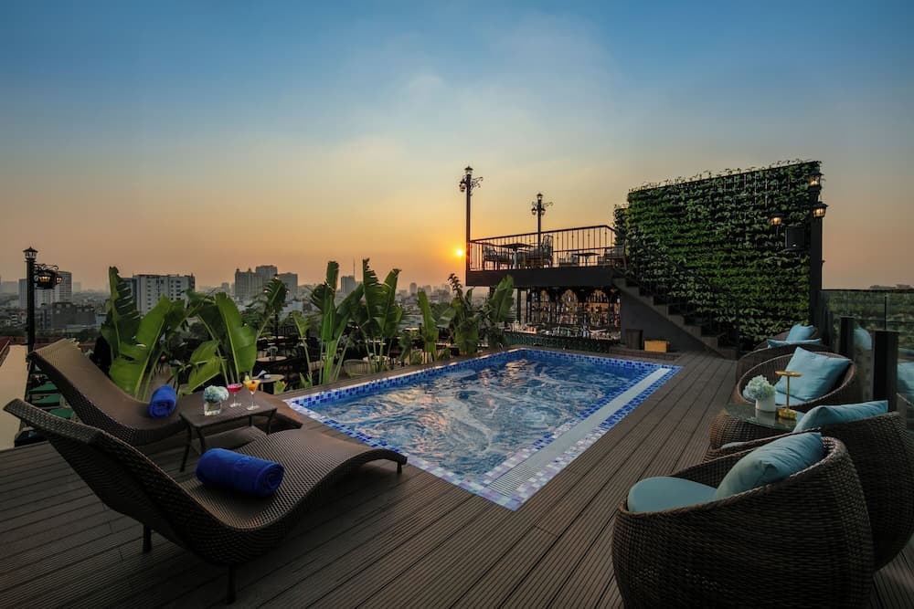 May De Ville Corner Hotel