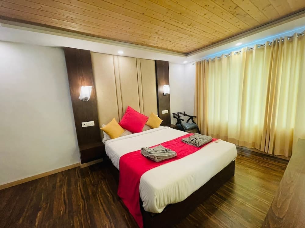 Hotel Riviera By Mount view