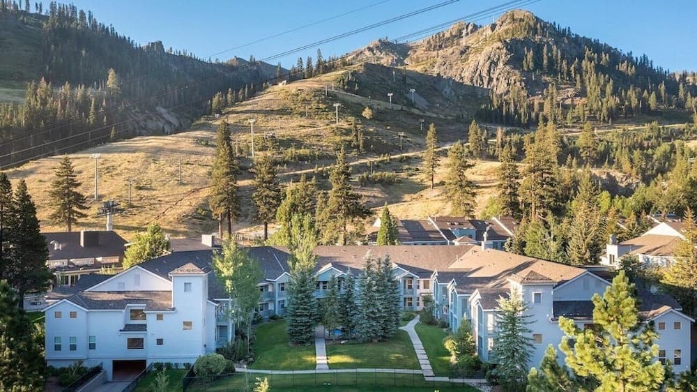 Ski In Ski Out PT Lodge 2BR 2BA Hot Tubs