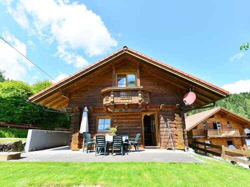 Ferienhaus aus Holz in der Nahe des Skigebiets