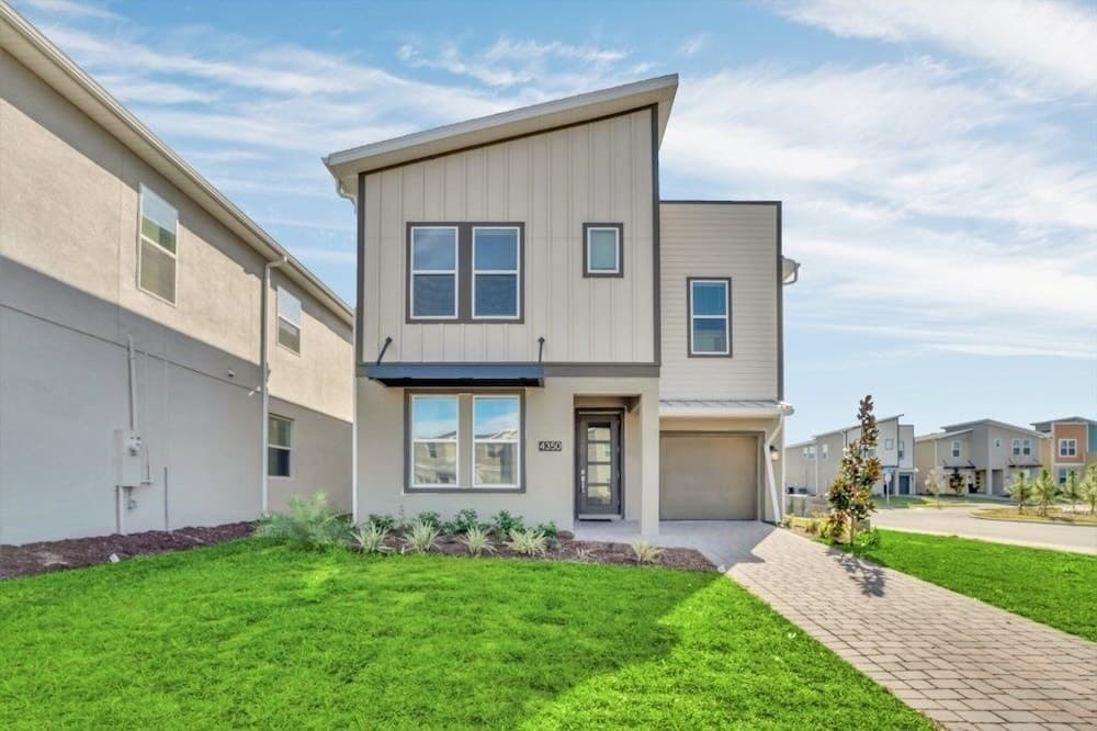 4350scene 6 Bedroom Villa