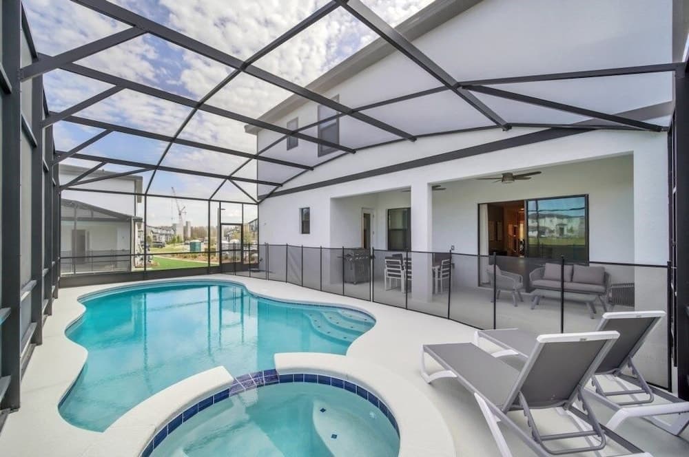 5890high 12 Bedroom Villa