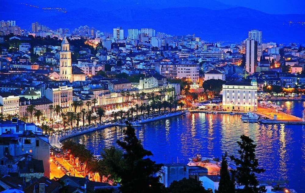 Konaklama yerinden şehir manzarası