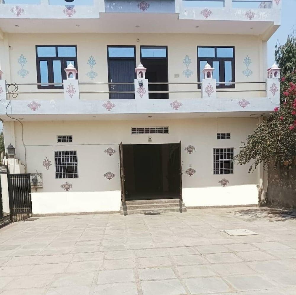 Konaklama yerinin ön cephesi