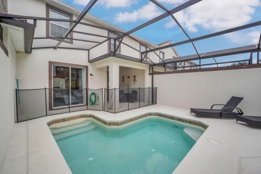 Mickey's Hidden Gem Luxury Pool Home! 4 Bedroom Townhouse