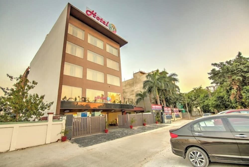 Hotel 91 Huda City Centre
