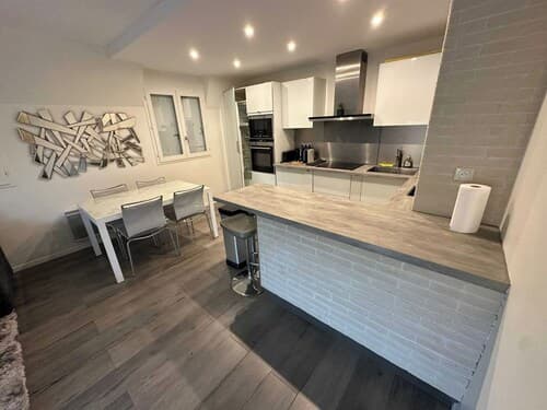 Renovated Apartment Sleeping 6 - Pool and Tennis