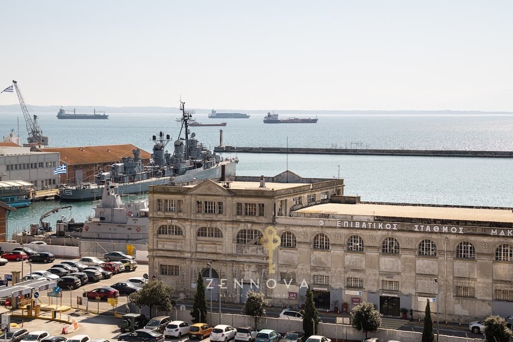 Nero Luxury Flat by Zennova