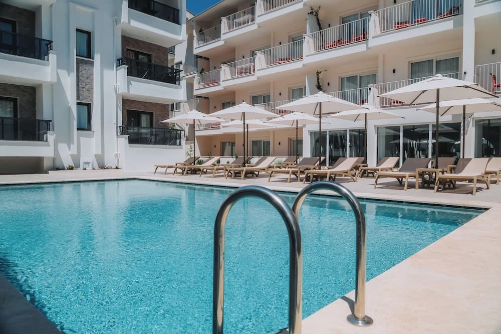Diplomat Suites