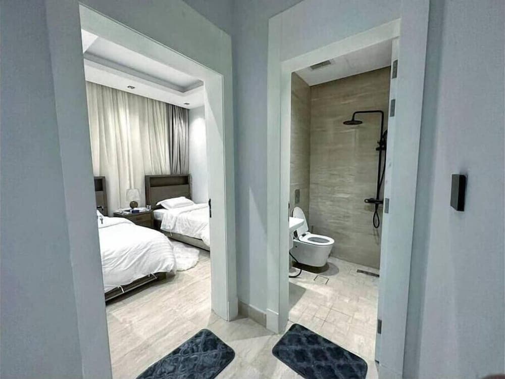 Luxurious Two Bedroom Apartment Al malqa