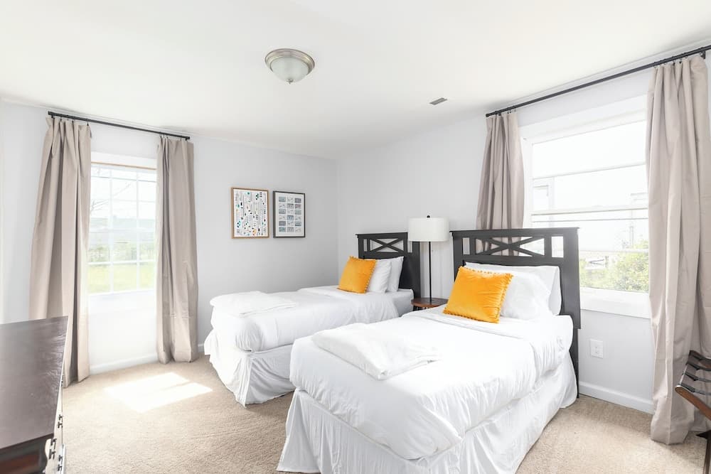 Near the Airport East Lake Craftsman