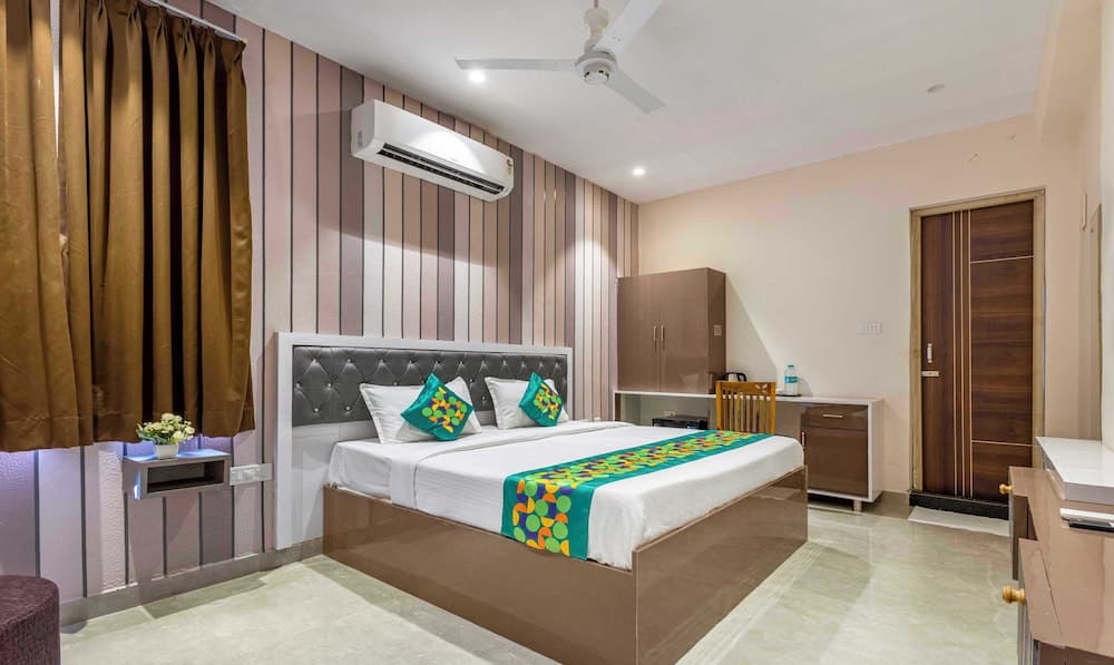 Treebo Imperia, Kommadi