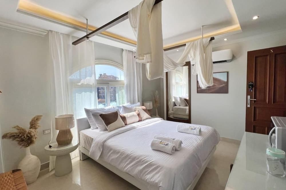 Cleopatra Pyramids Elite