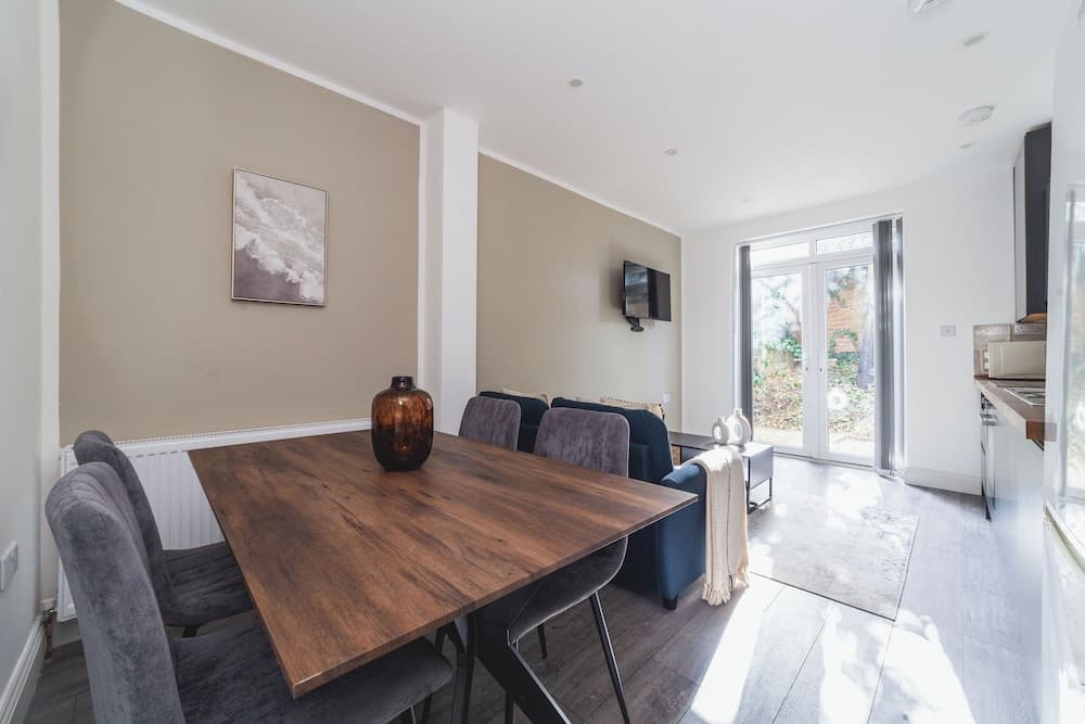 The Cricklewood Apartment