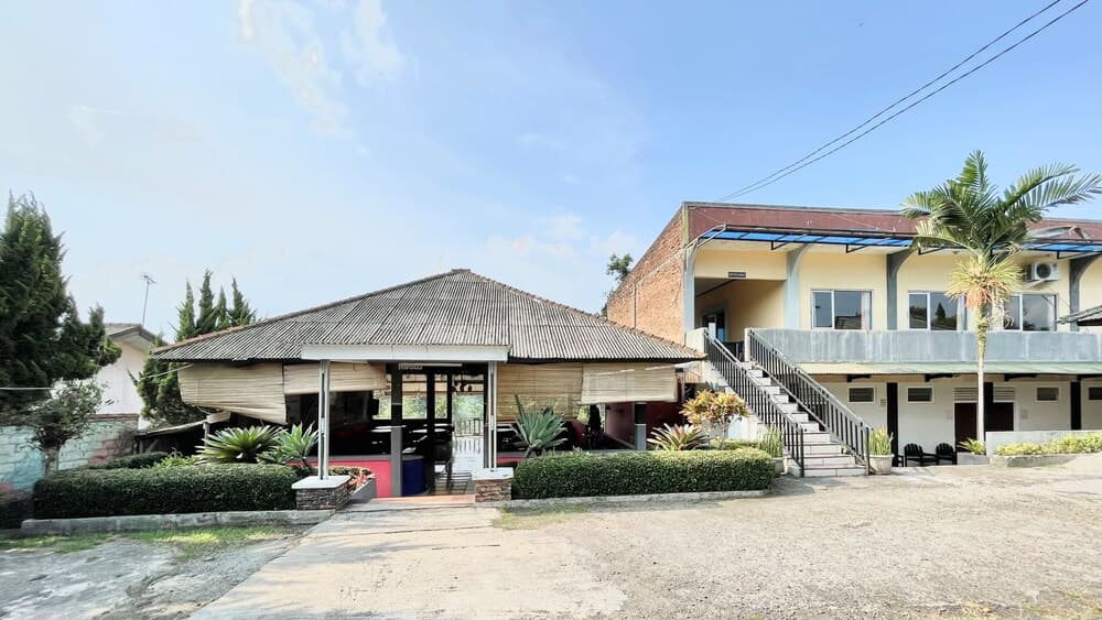 The Kanzi Hotel & Village