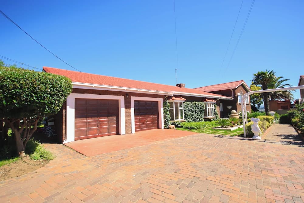 The Advocate Suites Manor