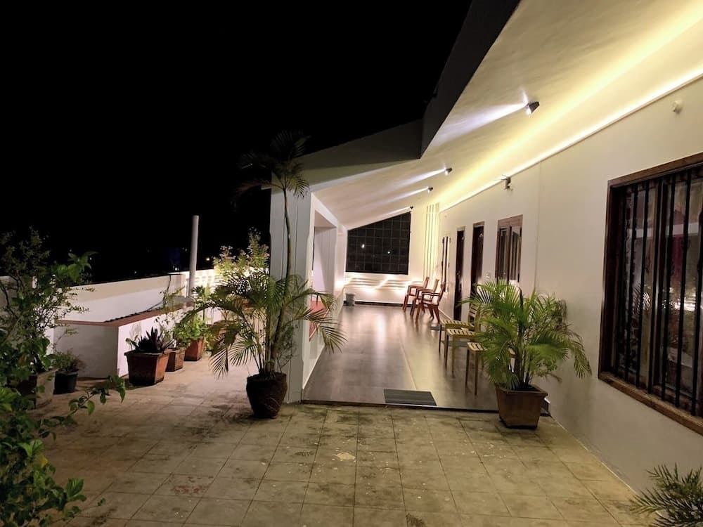 The French Villa Elite