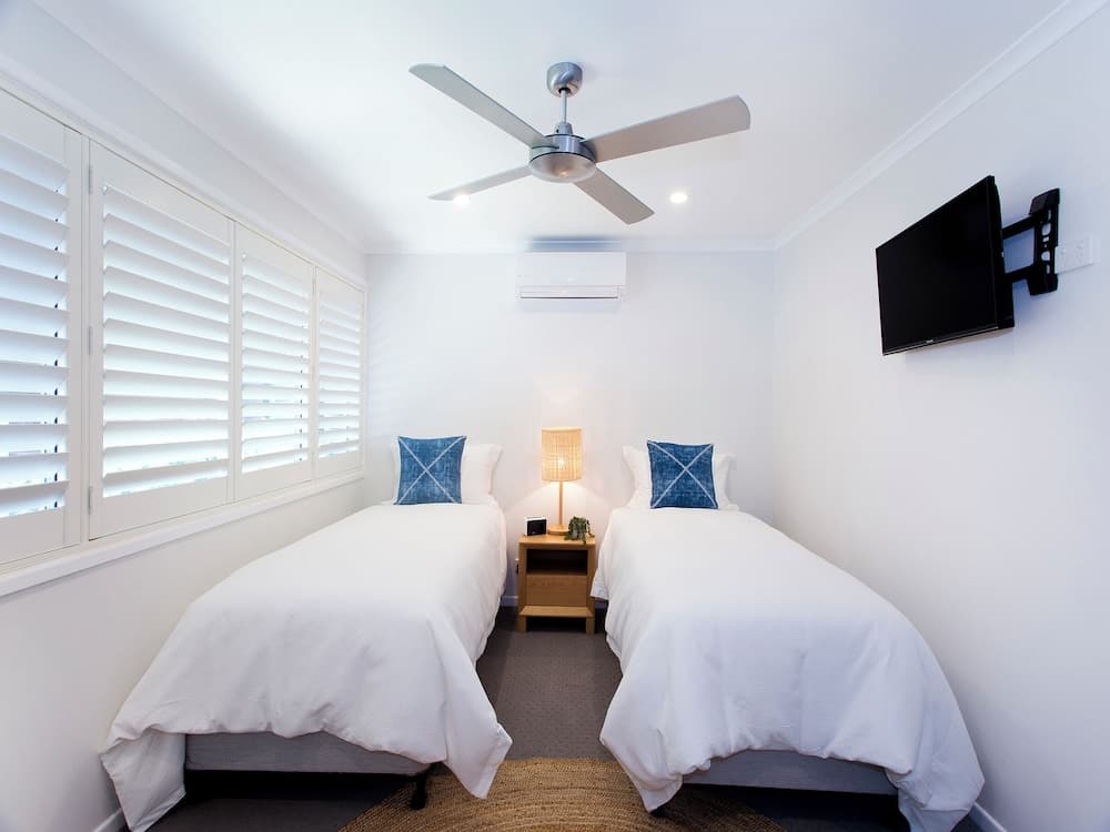 Noosa Parade Townhouse w Terrace