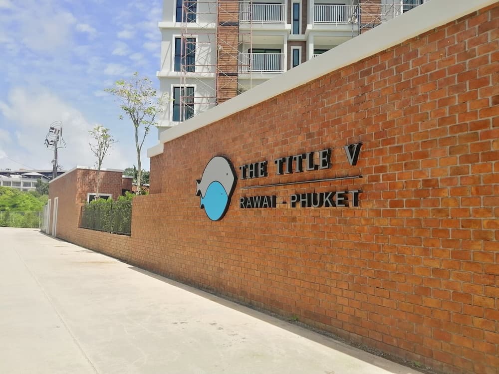 The Title V by The Esquire