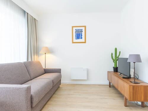 Spacious Studio Near Seafront