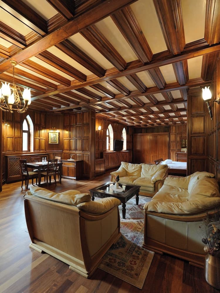 The Castle - Your unique way of retreat