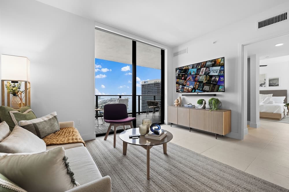 High-Floor Condo in Downtown