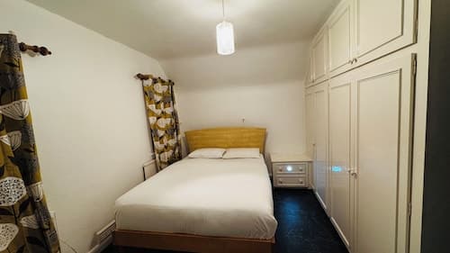 Spacious 4 Bedroom House in St Albans
