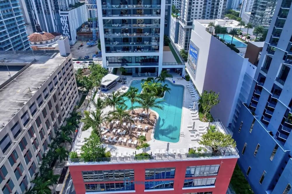 Apartment in New Luxury Condo Downtown