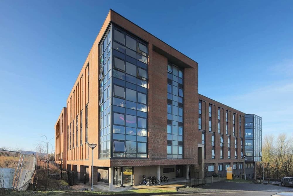 Student Only Riverside Way